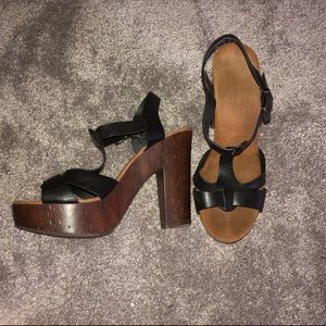 Wooden-Heel platform sandals